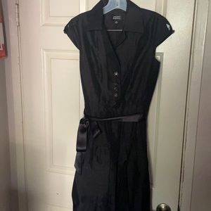 Adrianna Papell size 8 Black 70% Silk Dress 1/2 button front. Zip side